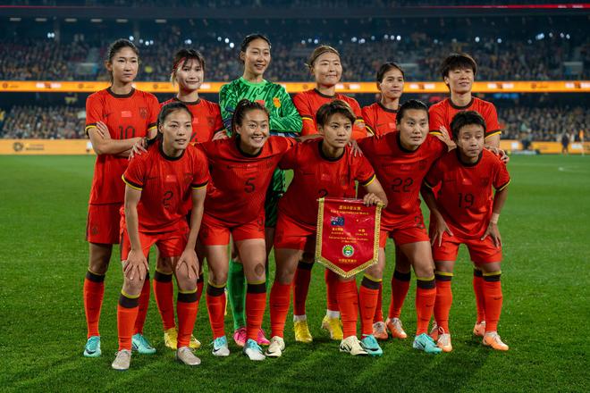 包含亚洲女足杯收官，日本夺冠掀波澜的词条