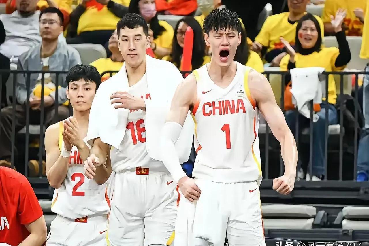世俱杯决赛-上海男篮发挥出色，登上领先位置