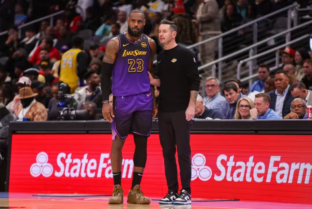 火箭不敌湖人，詹姆斯砍下三双