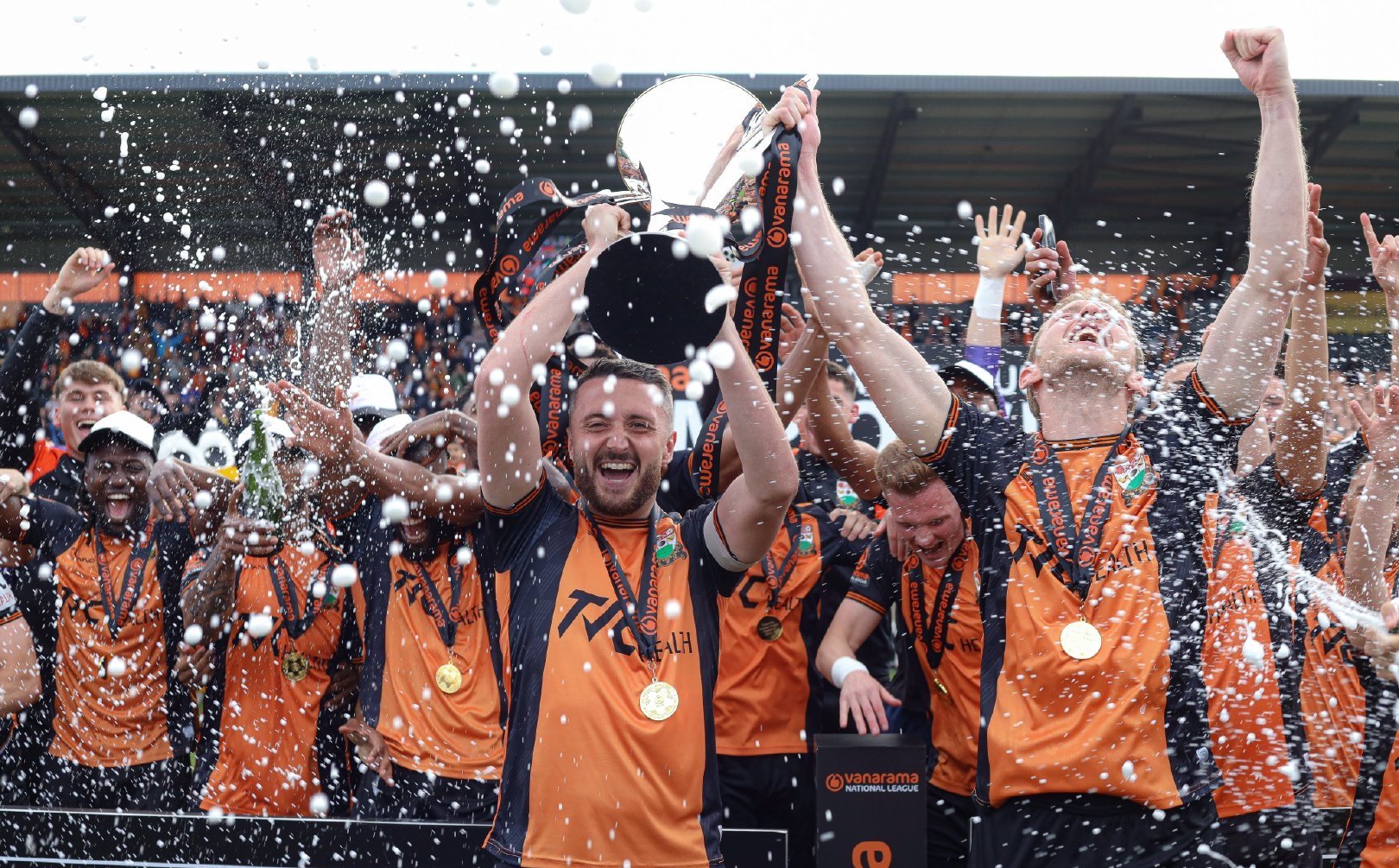 包含英格兰备战与保加利亚对阵，团队拼搏的词条