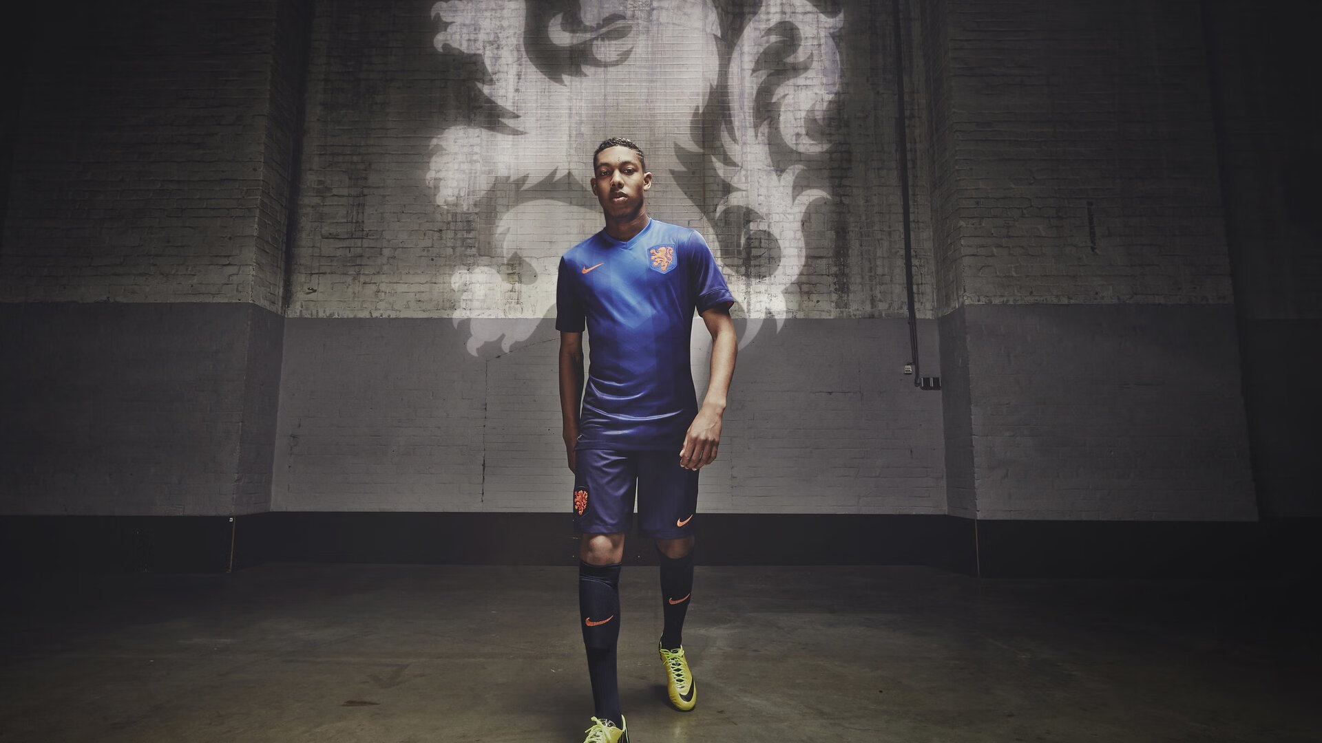 逆天解围!德里赫特那一脚,踢飞了拜仁的冠军,也踢开了勒沃库森的新时代